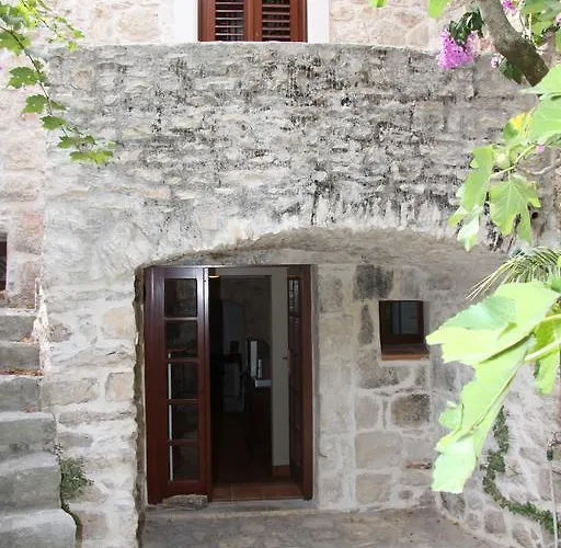 Rustika Villa Sutivan