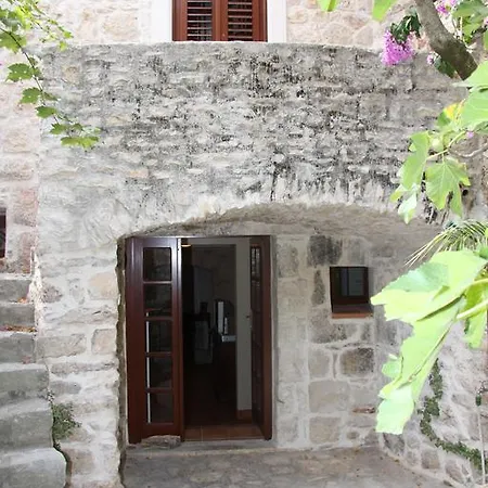 Rustika Villa Sutivan