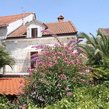 Rustika וילה סוטיבאן