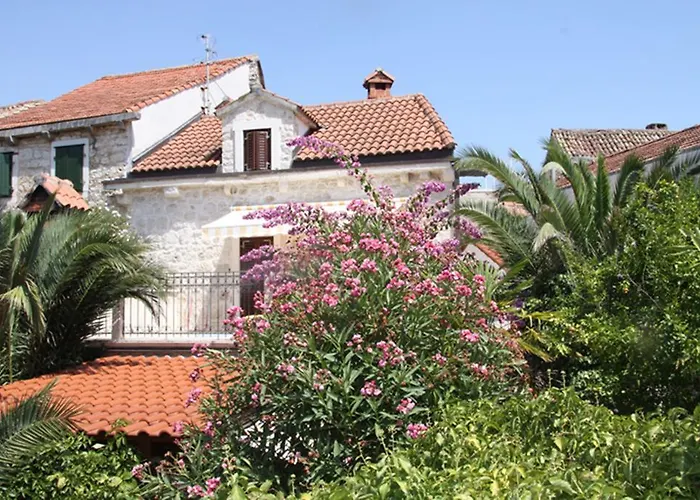 Rustika Villa Sutivan