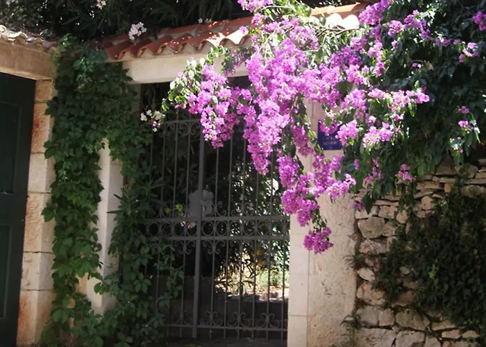 빌라 Rustika 수티반